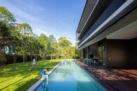 Tropical Shift House